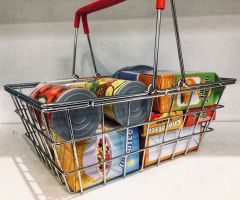 14 PIECE FOOD BASKET WITH BOXED FOOD
